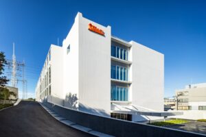 神奈川県横浜市にスタンレー電気が「技術研究所 新棟」を竣工 ナノテクノロジーを核とした次世代技術を創出へ | AMP[アンプ]