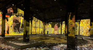 横浜・山下ふ頭に現れた黄金の没入空間。「THE MOVEUM YOKOHAMA by TOYOTA GROUP」が繰り広げる、歴史とテクノロジーの交差点