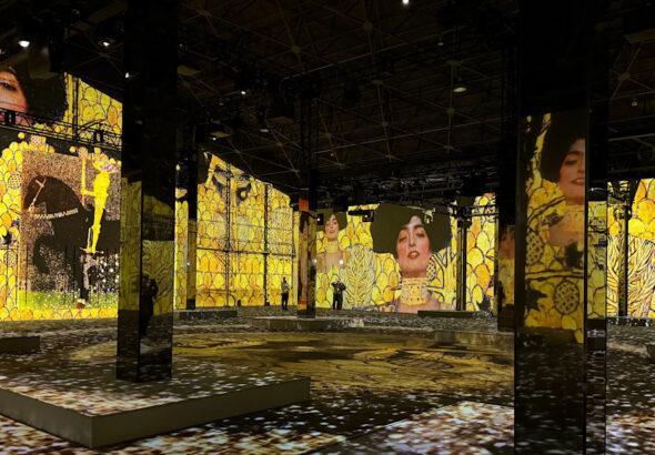 横浜・山下ふ頭に現れた黄金の没入空間。「THE MOVEUM YOKOHAMA by TOYOTA GROUP」が繰り広げる、歴史とテクノロジーの交差点